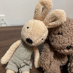 ぬいぐるみ2点（真ん中はありません）の画像