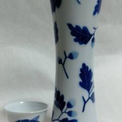 中古 葉っぱ柄のセット 深川製磁の花瓶＆有田焼 松山窯のおちょこ...
