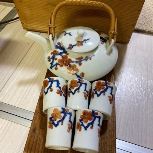 陶器のティーポット