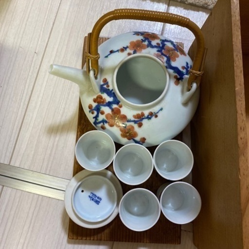 陶器のティーポット