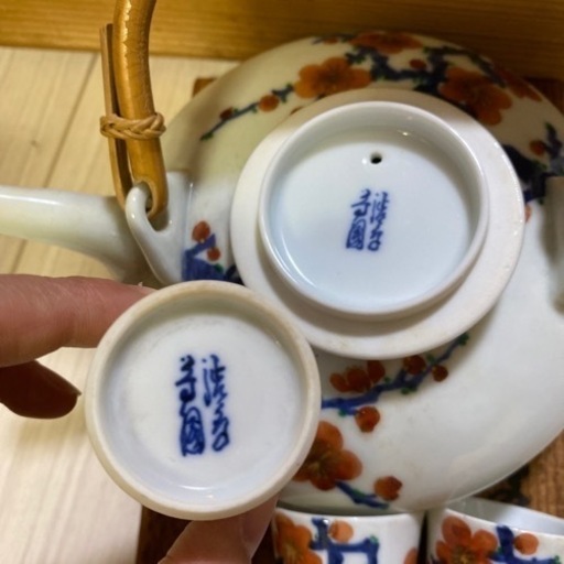陶器のティーポット