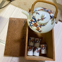陶器のティーポット