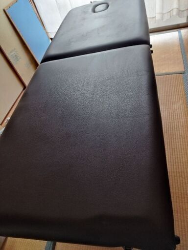 リラクゼーションサロン等で使用されるベッドです。