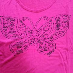 大きな🦋柄のＴシャツの画像