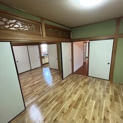 直方市山部戸建て賃貸 玄関は２カ所の２世帯住宅仕様。１階３LDK ２階３DK １階と２階を別々の貸し出しも可。 - 直方市