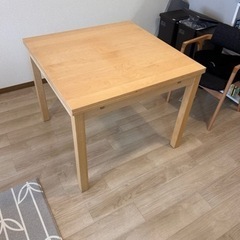 伸縮タイプダイニングテーブル(IKEAの画像