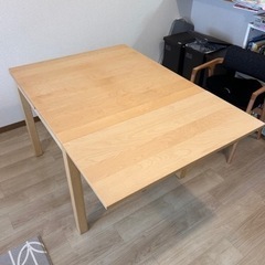 伸縮タイプダイニングテーブル(IKEAの画像