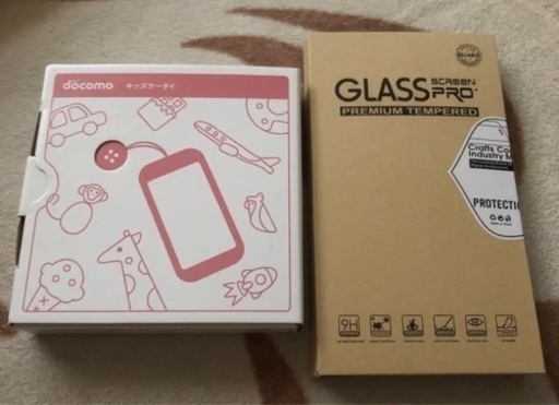 ドコモ　キッズ携帯＆カバー＆フィルム