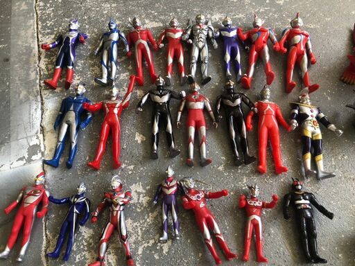 ウルトラマン等の人形