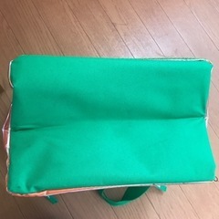 保冷ショルダーバッグ　エナメル素材　防水の画像