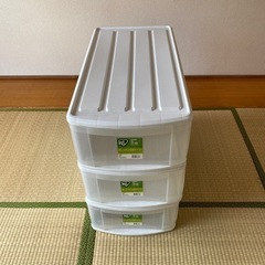 【全部無料】収納ケース、デスク、カーテン数種類(一部引き取り不可)