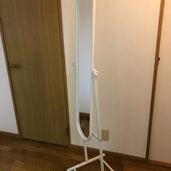 【取引中】キャスター付きスタンドミラー