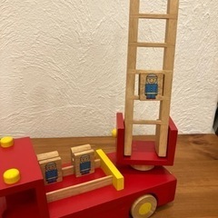 おもちゃ　木製　消防車の画像