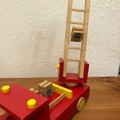 おもちゃ　木製　消防車の画像