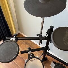 電子ドラムRoland TD-6V（説明書付き、椅子付き、Yamahaスピーカー付き、バチ１セット付き）の画像