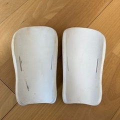 アンブロすね当ての画像