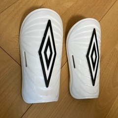 アンブロすね当ての画像