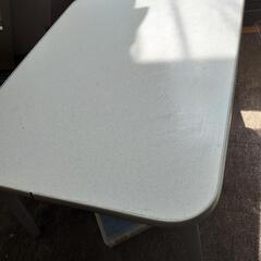 テーブル
