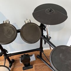 電子ドラムRoland TD-6V（説明書付き、椅子付き、Yamahaスピーカー付き、バチ１セット付き）の画像