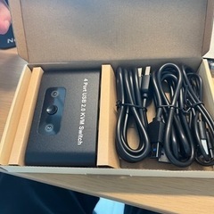 USB 切替器 usb切り替え器 USB2.0 切替器 PC2台用 4USBポート マウス キーボード ハブなどを切替 KVM切替 電源不要 日本語説明書付きUSBケーブル×2 1.0m (附属品) Windows/Mac OS/Linux/Chrome OS対応の画像