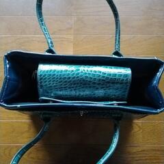 美品'新品未使用品'クロコダイル調ハンドバッグの画像