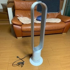 ダイソン タワーファン 扇風機 ホワイト AM07かな？…リモコン付き