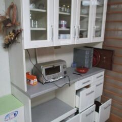食器棚　白色　比較的キレイです。