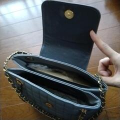 キルティング灰色ハンドバッグの画像