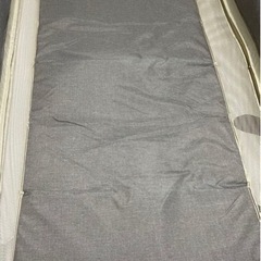 折りたたみベビーベッドの画像