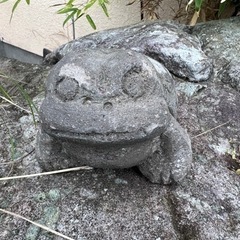 蛙の石像