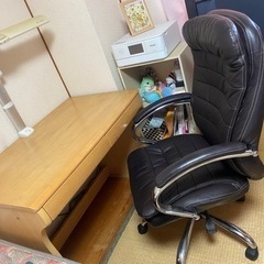 相談中　ワークチェア　グラス　革　ニトリの画像
