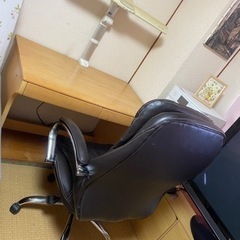 相談中　ワークチェア　グラス　革　ニトリの画像