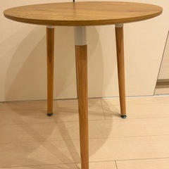 ダイニングテーブルの画像