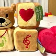 スージーズー　にぎにぎ五感キューブ