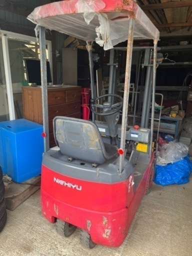 バッテリーフォークリフト