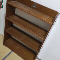 分解出来る、木製本棚