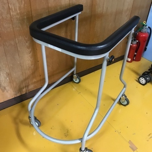 お話し中です。介護用歩行器