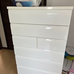 白いタンス
