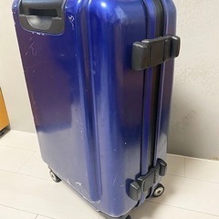 決まりました。多くのお問い合わせありがとうございました。無料　未使用スーツケース(ただし、傷多く有ります)の画像