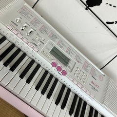 キーボードとキーボードの台のセット　決まりましたの画像
