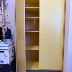 ikea 衣類収納タンス　おしゃれな黄色の画像
