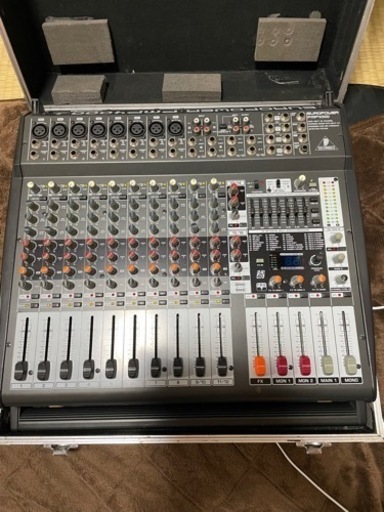 ベリンガーパワードミキサーPMP4000