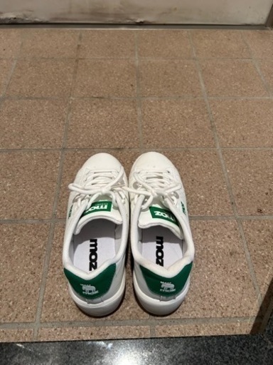 スニーカー