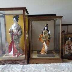ガラスケース入り　日本人形