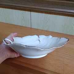 器　食器　葉っぱの画像