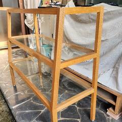 ガラス　棚　ディスプレイの画像