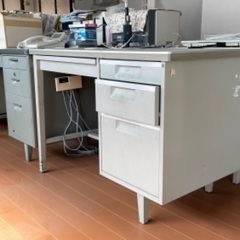 鹿児島県出水市　引き取りのみ　オフィスデスク　机