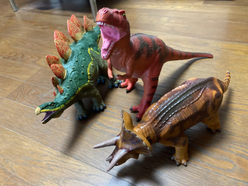 恐竜　３体　フィギュア　ビニールモデル