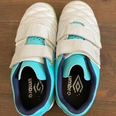 <終了>umbro  トレーニングシューズ　ワイド　17センチ　の画像