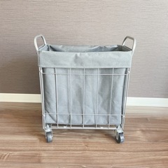 ほぼ新品！キャスターバスケット✴︎の画像